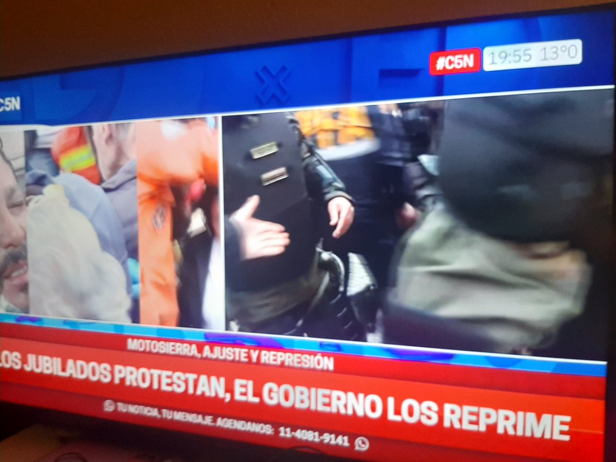 juan_david_lesz's tweet photo. Los matones de @JMilei y @PatoBullrich, otra vez contra nuestros adultos mayores.
Nueva jornada de reclamo y represión a jubilados y medios.
No hay plata para aumentos, pero sí para gases y palos.
¡Basta de violencia y desprecio!
@C5N
Y los dirigente que quieren ser candidatos?? https://t.co/USi07lgEoJ
