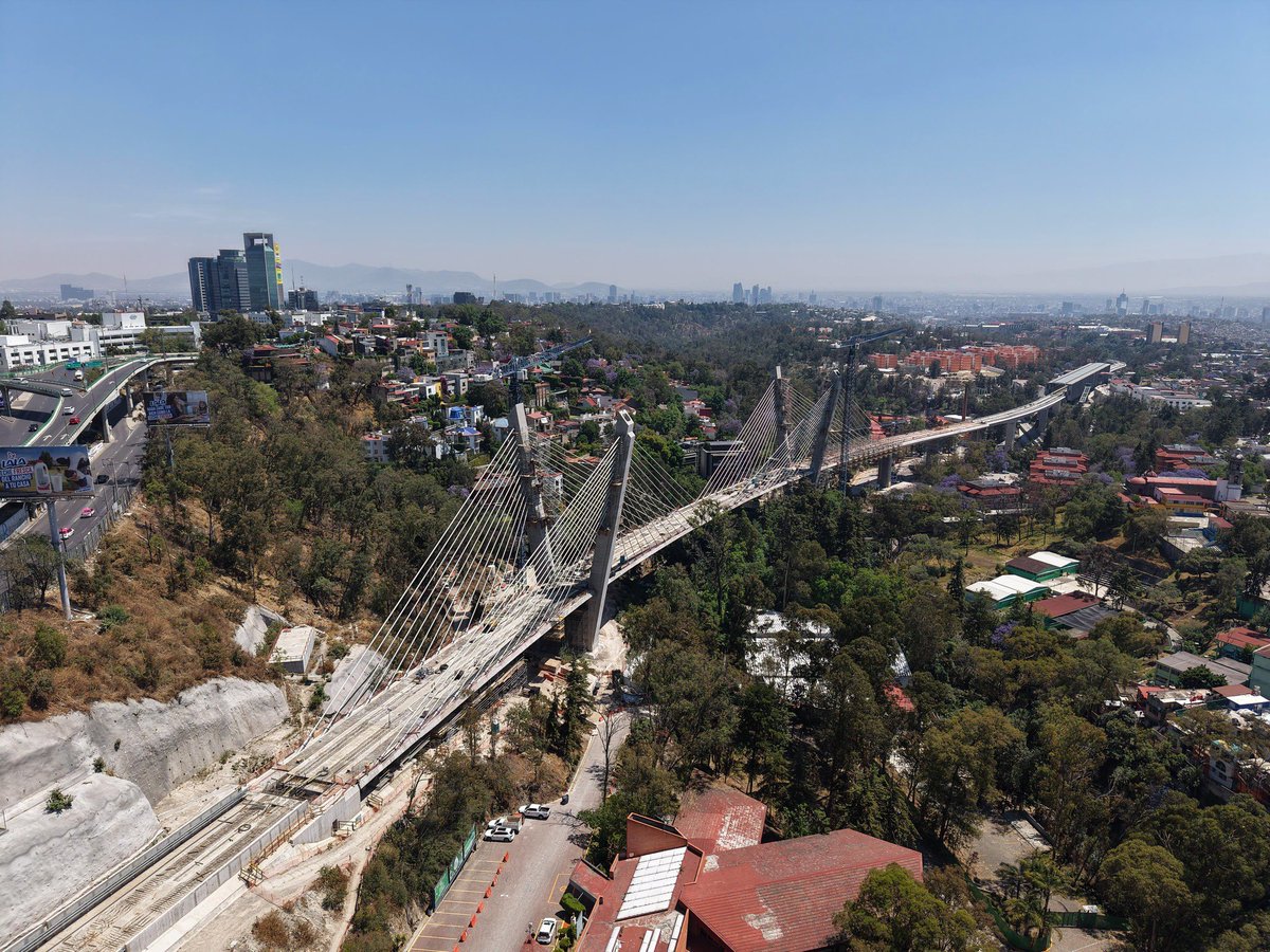 MarielaGtzEsc's tweet photo. Con mucho orgullo les comparto que la movilidad en nuestras Zonas Metropolitanas avanza día con día hacia un futuro más eficiente y sostenible.

Especialmente en beneficio de todas y todos nuestros mexiquenses, con obras clave como:

✅ El Trolebús Elevado Chalco–Santa Martha que ya se encuentra en operación, ofreciendo una alternativa eléctrica y rápida para millones de habitantes del oriente del Estado de México y la Ciudad de México.  

✅ El Tren México–Pachuca, que mejorará la conectividad entre el Estado de México, Hidalgo y la Ciudad de México. El tramo AIFA-Pachuca es esencial para conectar nuestro Aeropuerto Internacional Felipe Ángeles, con estas zonas.

✅ También avanza el Tren Interurbano “El Insurgente”, que conectará Toluca con la Ciudad de México, mejorando la conectividad y reduciendo la congestión vehicular.  

Estos proyectos impulsados por nuestro Gobierno, no solo mejoran la calidad de vida y el bienestar de las personas, sino que también impulsan el desarrollo económico de las regiones y promueven el uso de energías renovables, contribuyendo a un entorno más limpio y sostenible.
