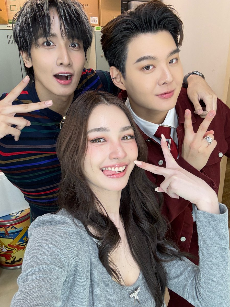 PockynSaint's tweet image. 22 พ.ค. 2568 วันนี้มาครบ 
เซ้นต์ พีค มิ้นท์
#แก๊งค์วุ่นวาย #3Vs
ไปงาน 
#9entertainawards2025

#Saint_sup #MingEr #เซ้นต์ศุภพงษ์
#Kongthappeak #Mintranch