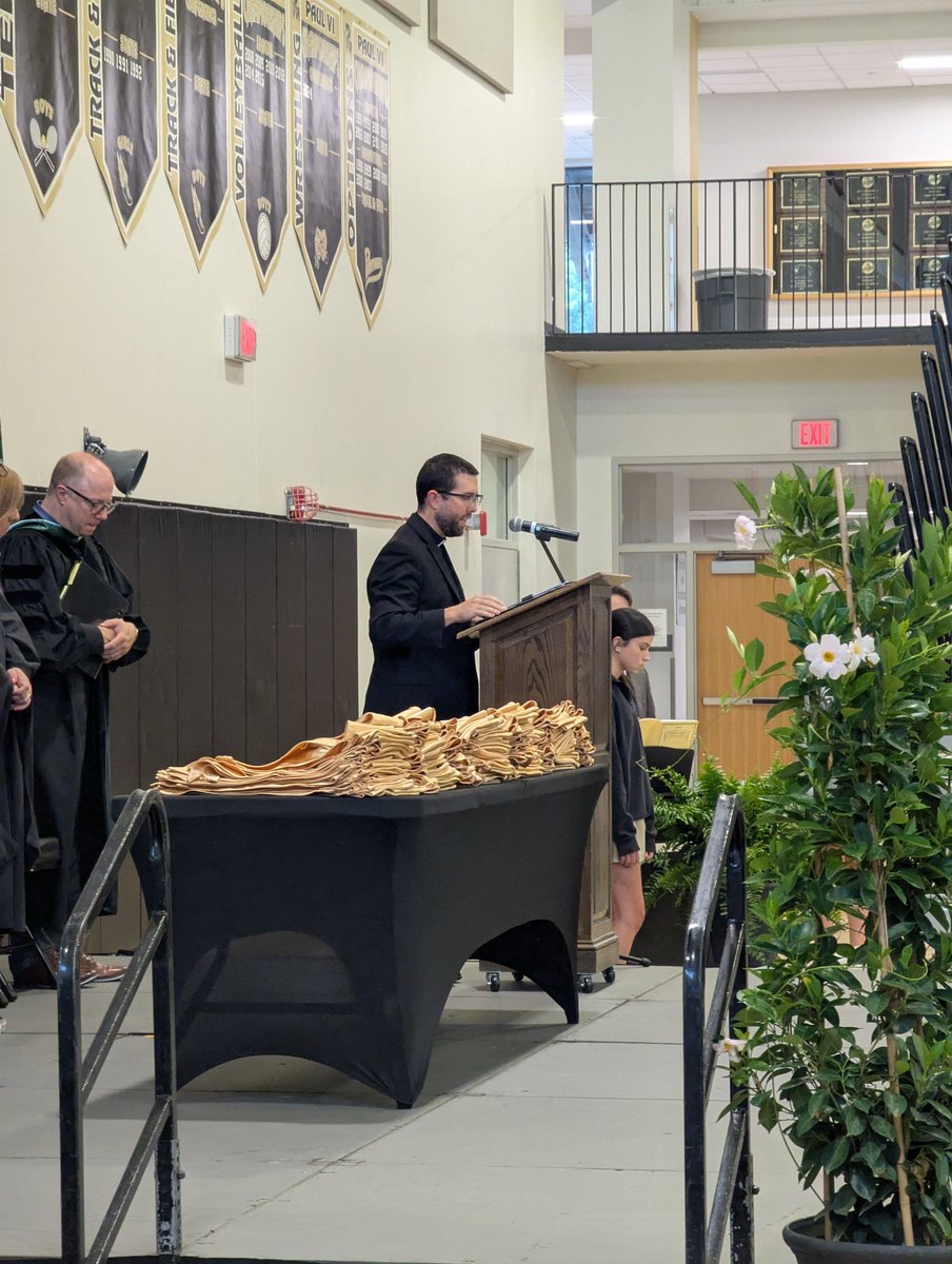 PaulVICatholic's tweet photo. Last night, the #PVIClassOf2025 gathered with their families for Senior Awards Night! 🎓 From hooding to crosses blessed by Bishop Burbidge, it was a joyful evening of fun facts, honors & celebration. 🏅
Thanks to our PPO for the post-ceremony reception! 💛🖤 #PVIProud #PVIGrad25 https://t.co/9Cz0DkREPC