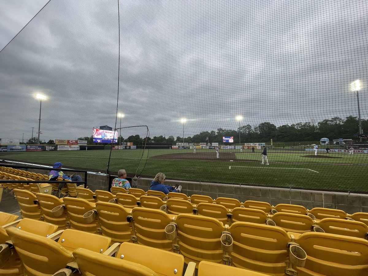 Y’all it’s a good night to hang out and watch the <a href="/florence_yalls/">Florence Y’alls</a>!!!