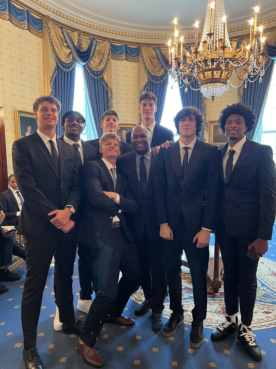 I love this team. Our players, our coaches, our support staff, our managers/GA’s, our administrators, our media team….and all of our great Gator supporters Thank you for this past year and today’s honor! 🐊🏀❤️