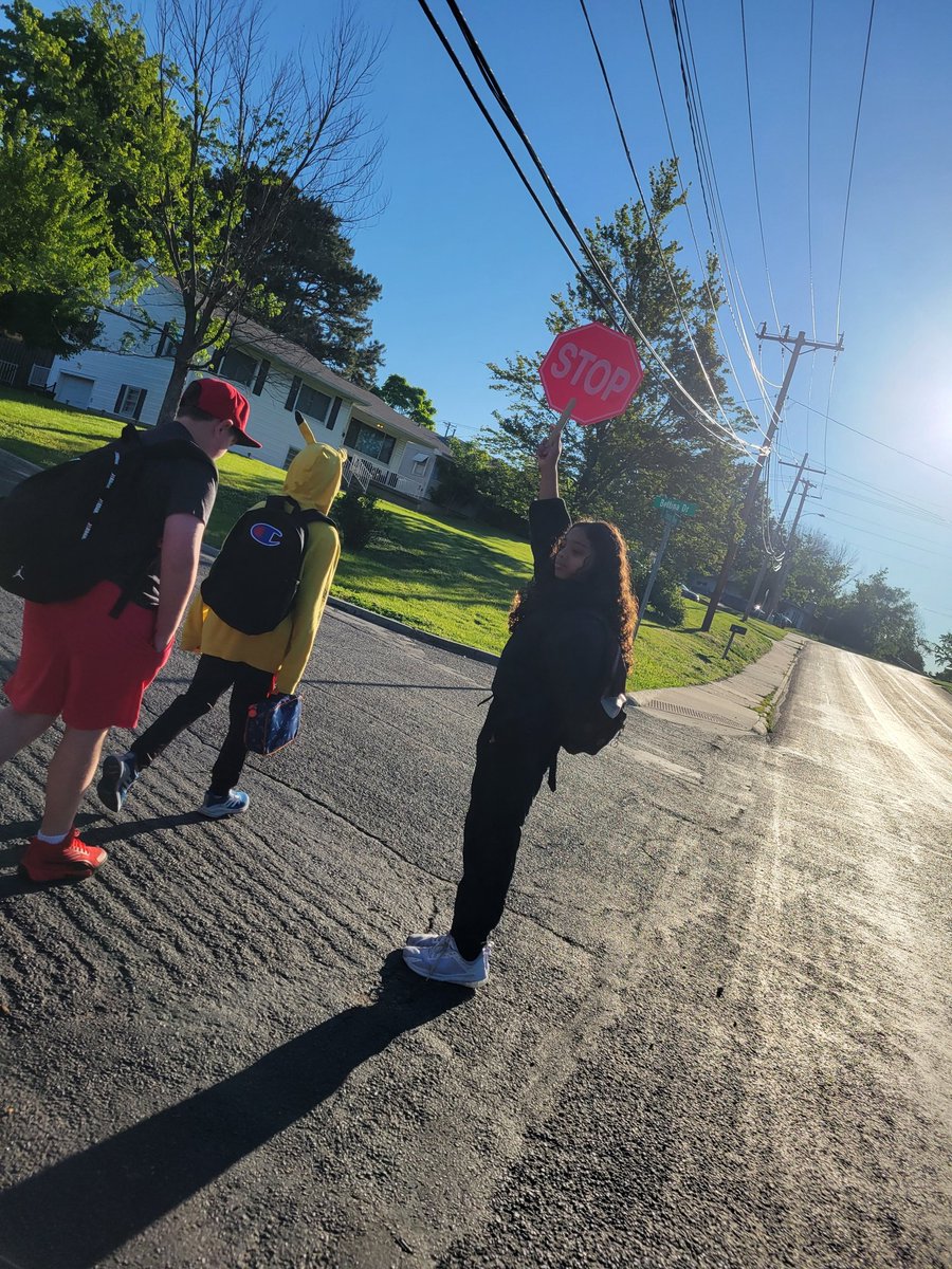 Waiting on the attendance results for today 🗣#PKEturnitup🎸 It was the #WalkingSchoolBus🚶‍♀️🚶‍♂️🚎 🎵 Hop on the Walking School Bus ✨️✨️✨️ Our mornings have been pretty 💙epic 💛. #strongerconnectionsgreaterachievements #LocalMotion #CPSBestPKE