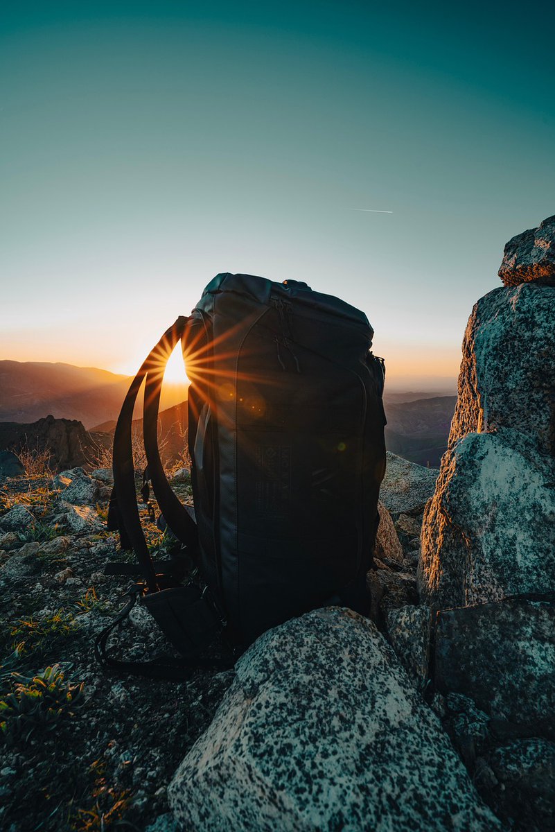 SasquatchSnooze's tweet photo. Some folks carry stress.
I carry snacks, survival gear, and questionable life choices.
🍫🧭😬 #BackpackLife #NatureFixesEverything #CampCulture #SasquatchSnooze https://t.co/IICeN9xyHm