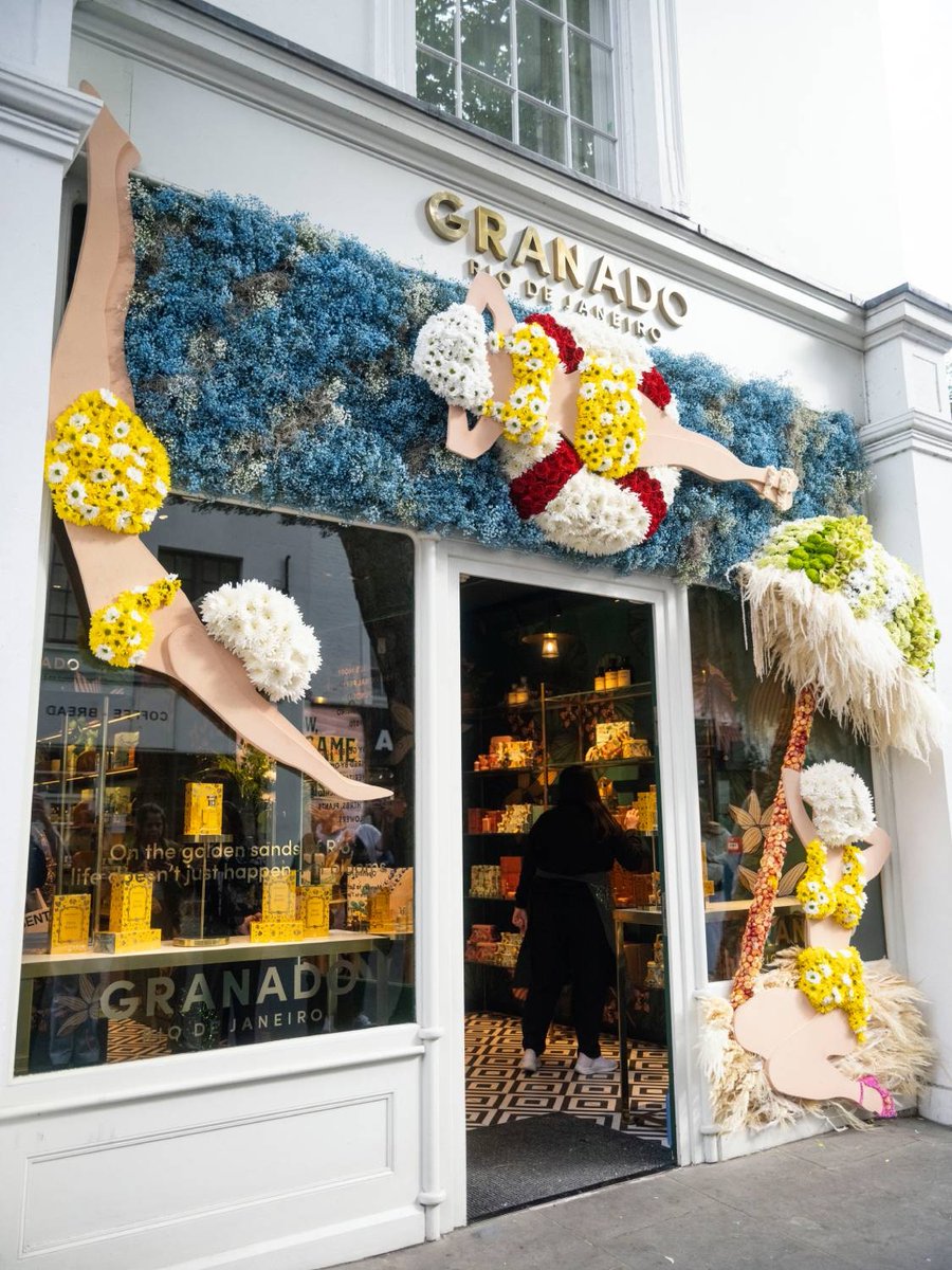 Granado colore Londres com charme tropical e “Biquíni de Bolinha Amarelinha”. Marca brasileira leva perfume, nostalgia e brasilidade ao Chelsea in Bloom 2025, o mais prestigiado festival de flores da capital britânica. 
harpersbazaar.uol.com.br/beleza/granado…