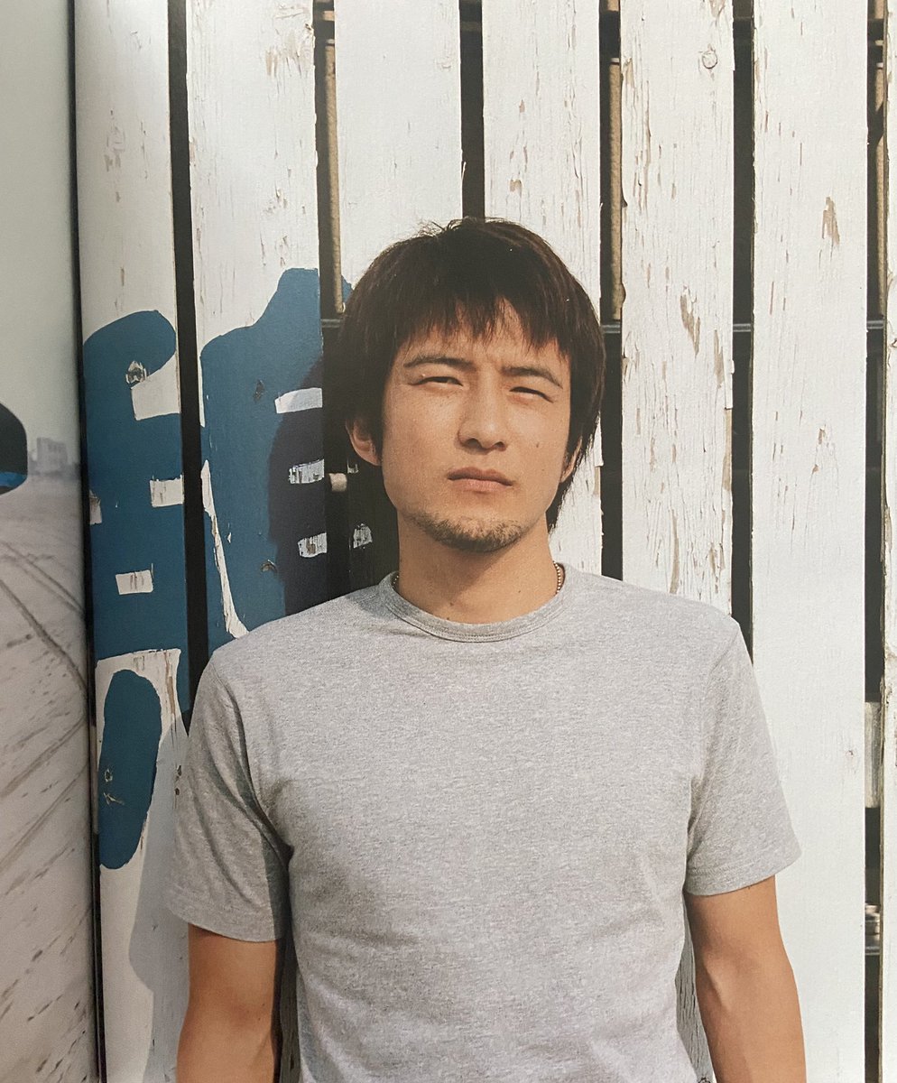 tsumu_planet's tweet image. そう僕の今年の運勢はとてもいいんだなぁ♪
『Q』の頃の桜井さん
写真撮られる時にキメ顔じゃなくて
無防備な感じがたまらなく好き
「生きろ」MV見た時ちょっと驚いた
桜井さんってこんなモデルっぽかったっけって
いつからかMr.Childrenの見せ方を意識した映り方になったような
それもまた好き🫶
