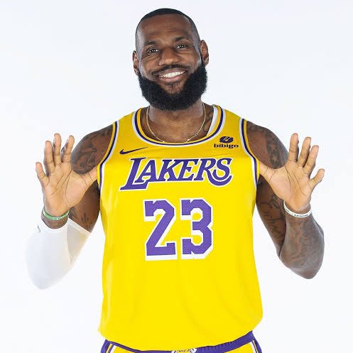 LeBron finished 6th in MVP results 👑 

24.4 PTS  |  8.2 AST  |  7.8 REB  |  51.3 FG%

Not bad for Year 22. 🐐
