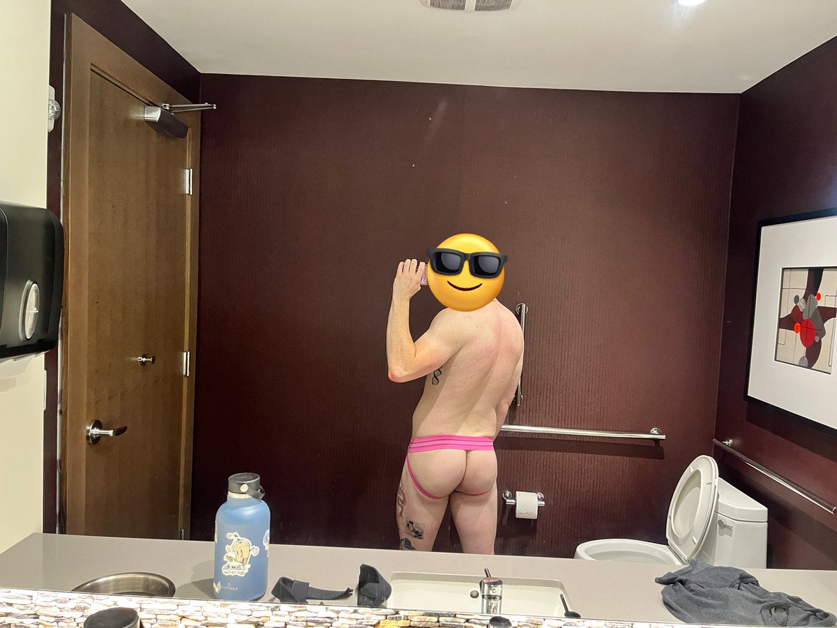 spacehoeboy's tweet photo. Good leg day https://t.co/Rliop9orDD