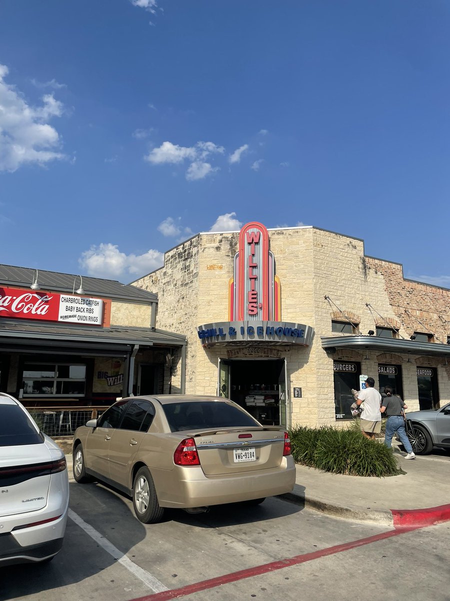 Mrs. Delgado spotted some Wildcats at Willies! Just a friendly reminder that they’re having GFES spirit night this evening! Don’t forget to mention GFES, and a portion of the proceeds will go back to support our incredible PTA!🐾

#togetherwecultivate
#todayincomal