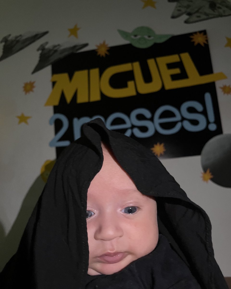 theluizard's tweet photo. 2 meses de bebê! Jedi ou sith? 🤔 https://t.co/7XAdS6fpbQ