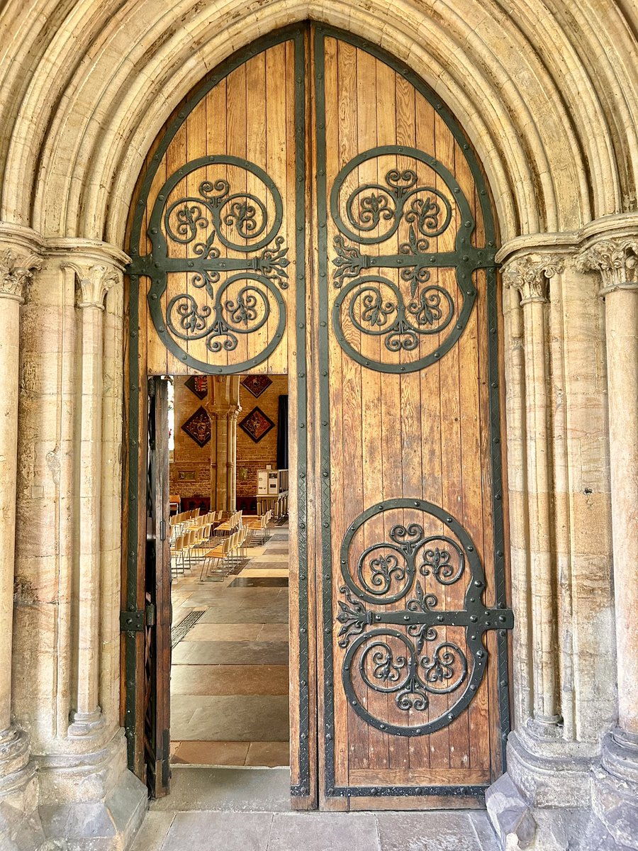 ChrisRoyDenton's tweet photo. A fabulous palimpsest inside the north porch of St Wulfram’s Church. A C14 doorway inside a single story porch, then the doorway was mutilated to add a priest’s room, then the floor was removed.
#LincsConnect #AdoorableThursday #ChurchClutter #WicketGate #ChurchCrawling #History https://t.co/LWANCMYwVb