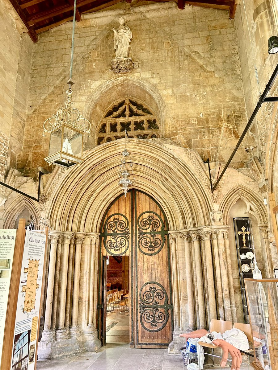 ChrisRoyDenton's tweet photo. A fabulous palimpsest inside the north porch of St Wulfram’s Church. A C14 doorway inside a single story porch, then the doorway was mutilated to add a priest’s room, then the floor was removed.
#LincsConnect #AdoorableThursday #ChurchClutter #WicketGate #ChurchCrawling #History https://t.co/LWANCMYwVb