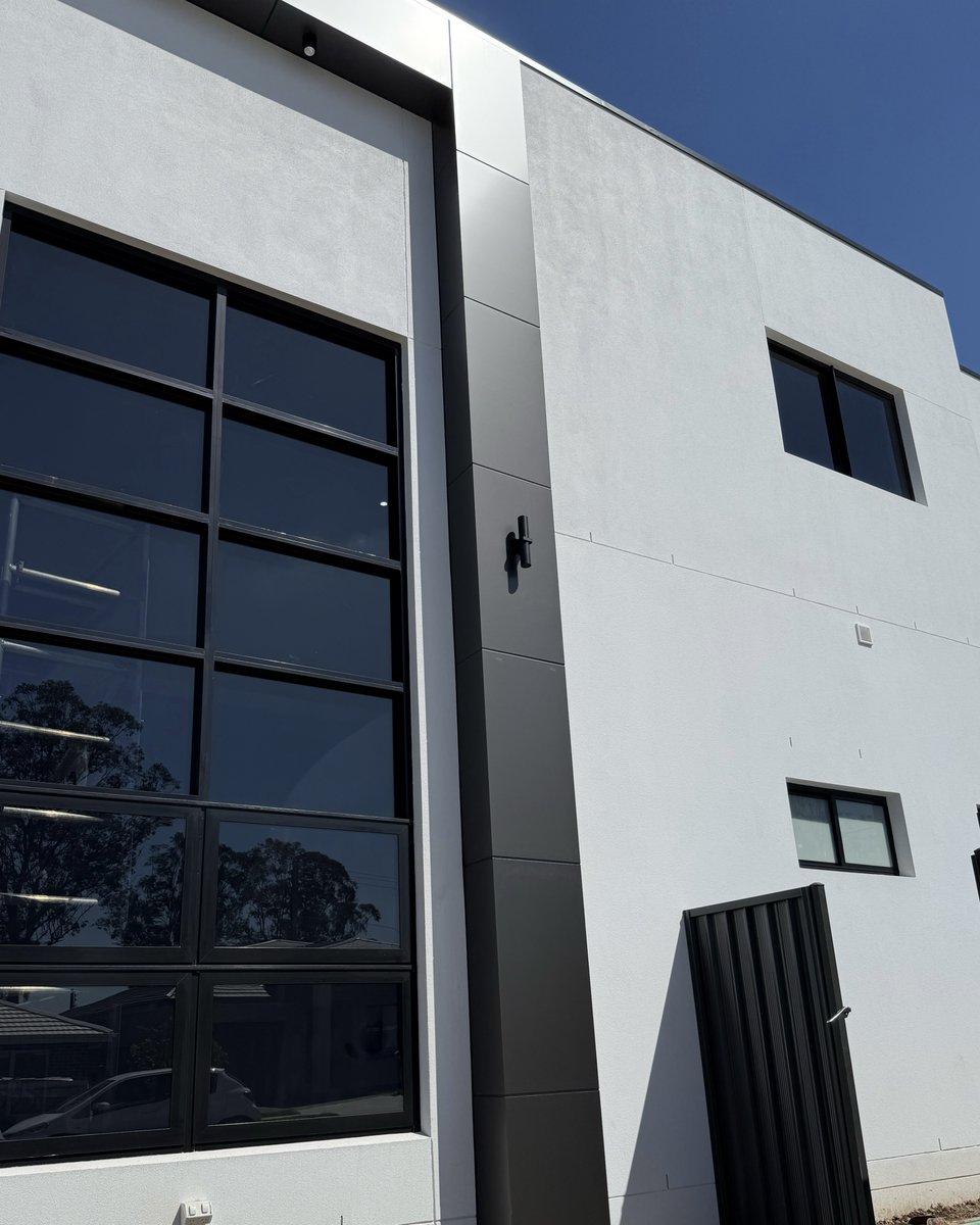 This Oakville home features ALPOLIC™ in Manganese Metallic, fabricated by Custom Facades. The rich finish adds subtle contrast to the light exterior and perfectly complements the windows, bringing balance &amp; sophistication to the design.

#networkbuildingsupplies #facade #alpolic