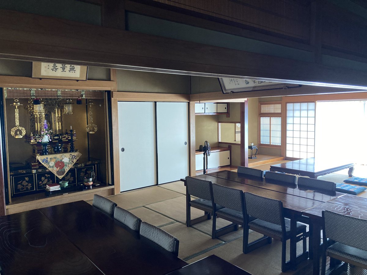 本日、12時よりご門徒さんと食事会をした後、宗祖降誕会をおつとめします。