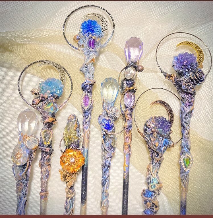 私の魔法に対する考えのメモ書きが出てきたから、お伝え。字が汚くて読めないけど…
みんなが魔法が使える理由。

この世界で、確かなものなんて何もないじゃない。
「自分だけが知っている」それは力になりえる。