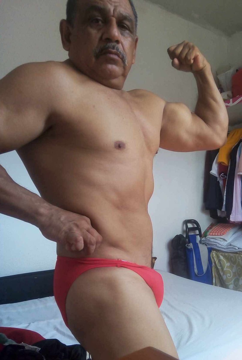 Josh00079742541's tweet photo. Suban fotos de su maduro favorito al que han engañado... Empiezo yo https://t.co/NjSeEPT7ay