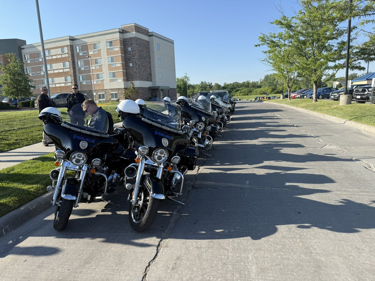 Bellevue Police (@bellevuepolice) on Twitter photo Honored to lead the Bellevue Bicycle Club Ride of Silence tonight. Thank you <a href="/lavistapolice/">La Vista Police</a> and <a href="/DouglasCountyNE/">DouglasCountyNE</a> for your assistance. Traffic on Highway 370 as well as Ft Crook road will be affected. Please watch out for π² <a href="/CityofBellevue/">City of Bellevue</a> Honored to lead the Bellevue Bicycle Club Ride of Silence tonight. Thank you <a href="/lavistapolice/">La Vista Police</a> and <a href="/DouglasCountyNE/">DouglasCountyNE</a> for your assistance. Traffic on Highway 370 as well as Ft Crook road will be affected. Please watch out for π² <a href="/CityofBellevue/">City of Bellevue</a>