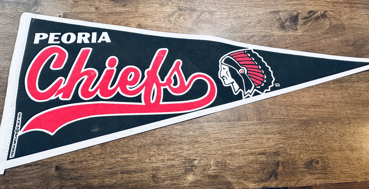 Not Comiskey or Sox related but I had to share my garage sale find from last weekend! This sweet vintage 1993 Peoria Chiefs pennant 😎⚾️