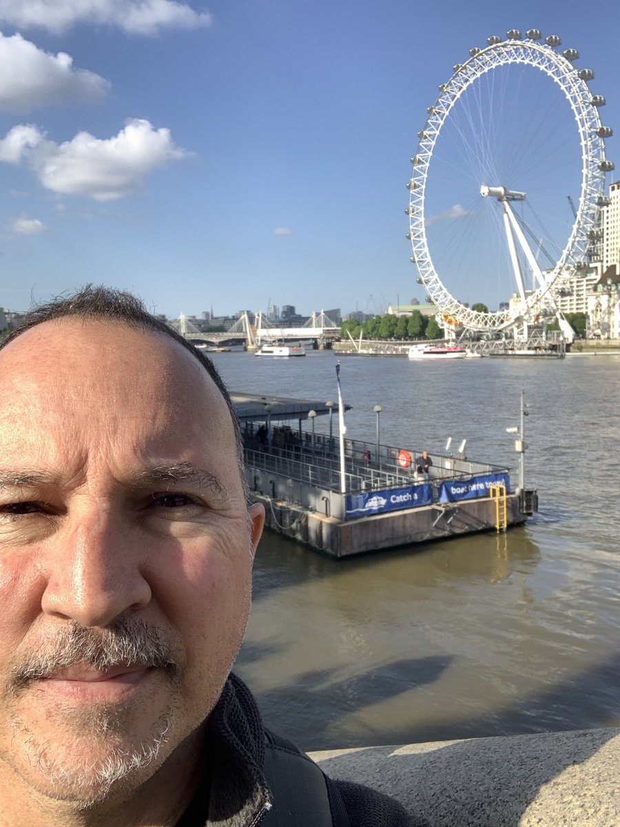 De regreso en Londres esta vez con mi compañera de vida! Mañana a visitar ese templo de la música llamado HMV y Abbey Road.