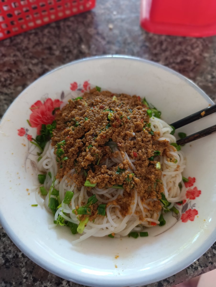 long_lahoang's tweet photo. Biển, Bún Rạm &amp; Bánh Bao "cún con".

Hai món ăn tuổi thơ, tới giờ vẫn nhớ bánh bao ngày xưa có 1, 2 ngàn. Để dành tiền thấy xe bánh bao chạy theo mà mua. Lúc đó còn ăn luôn cả miếng giấy dưới cái bánh. 

Nhớ qué, nhớ qué. https://t.co/IQ8pg8DM8O