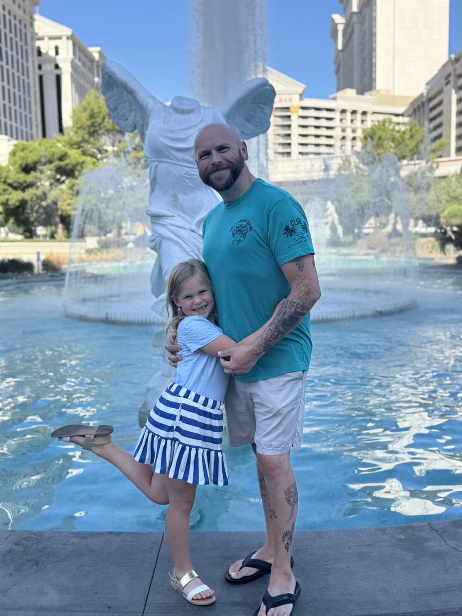 offonthego's tweet photo. Sad!! Was offered tickets to see @kennychesney tomorrow at the @SphereVegas but I didn’t get the email in time!!! Someone wants to go to her first big girl concert!! https://t.co/VKpVc5Ojb9