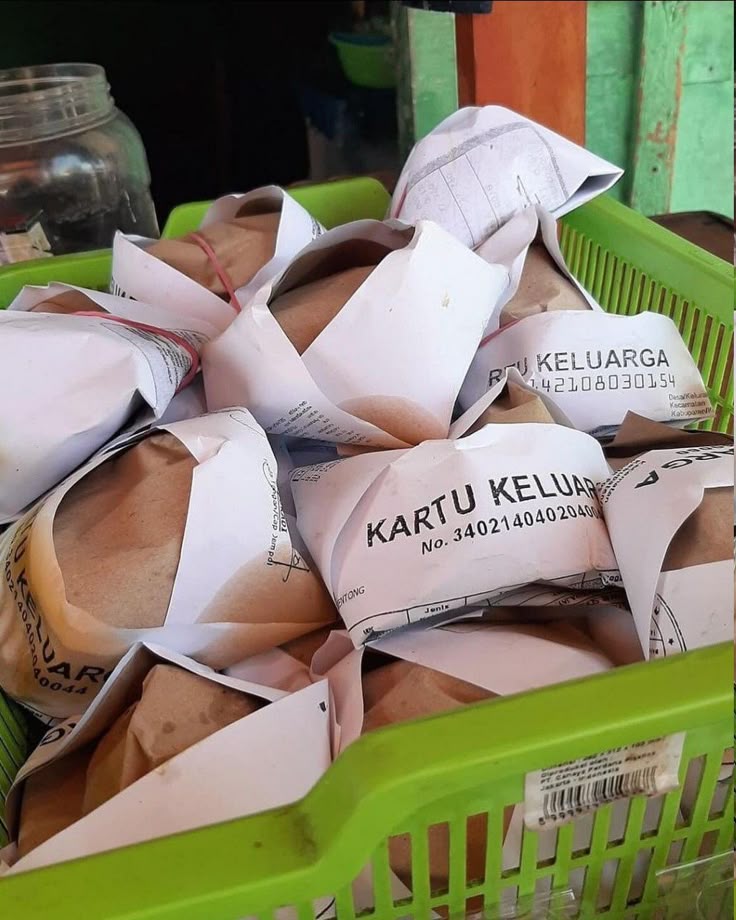 KOS (komunitas orang sinting ) tweet media