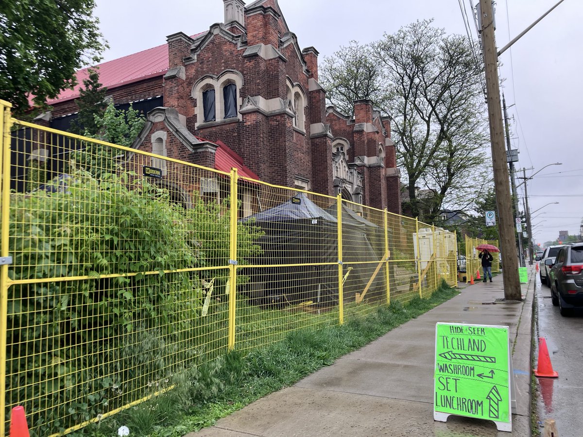 #HamOnt ‘Ready or Not 2’ is shooting at an old and former church in Hamilton this week. Sequel to 2019 horror movie sleeper. David Cronenberg is in it. ⁦<a href="/TheSpec/">Hamilton Spectator</a>⁩ ⁦<a href="/TOFilming_EM/">Toronto Filming</a>⁩