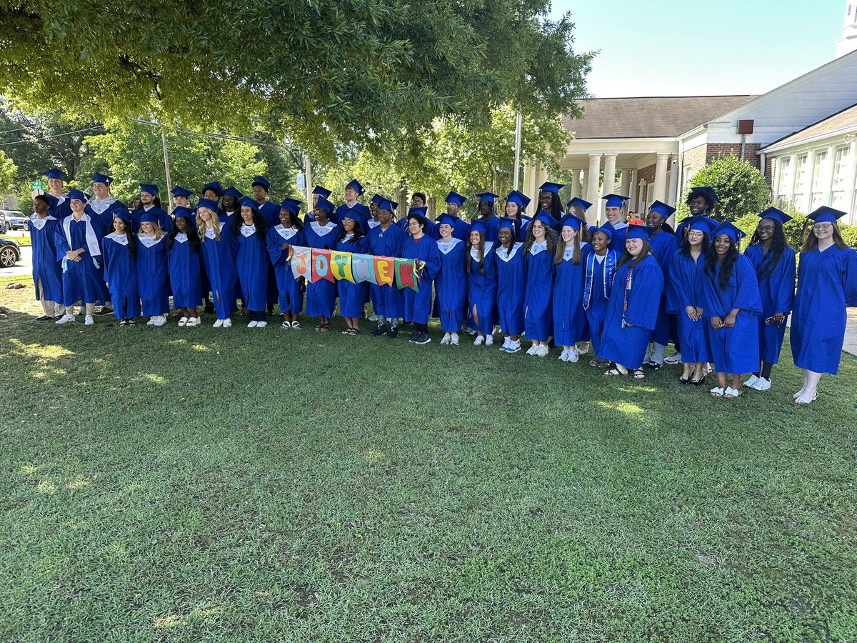…then the <a href="/joynerTPSD/">Joyner Elementary</a> Joeys who make up the Class of 2025 brought their encouragement and celebration as they passed through our halls in their walkthrough…(2/2)