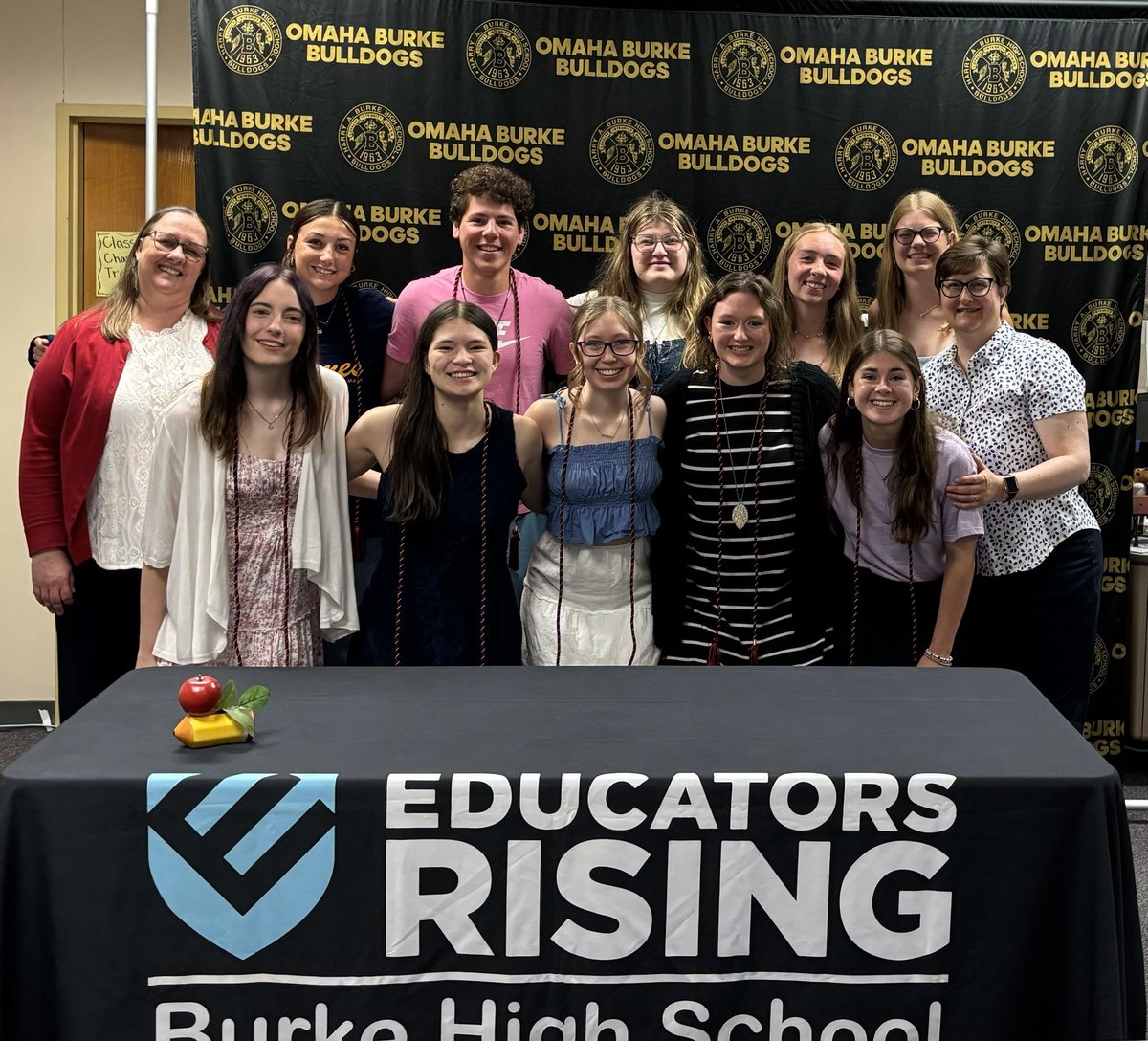 BHSedrising's tweet image. Congratulations to the class of 2025! From signing day to completing the pathway, and graduating, we wish you the best as you continue to do amazing things. 💛🖤🍎