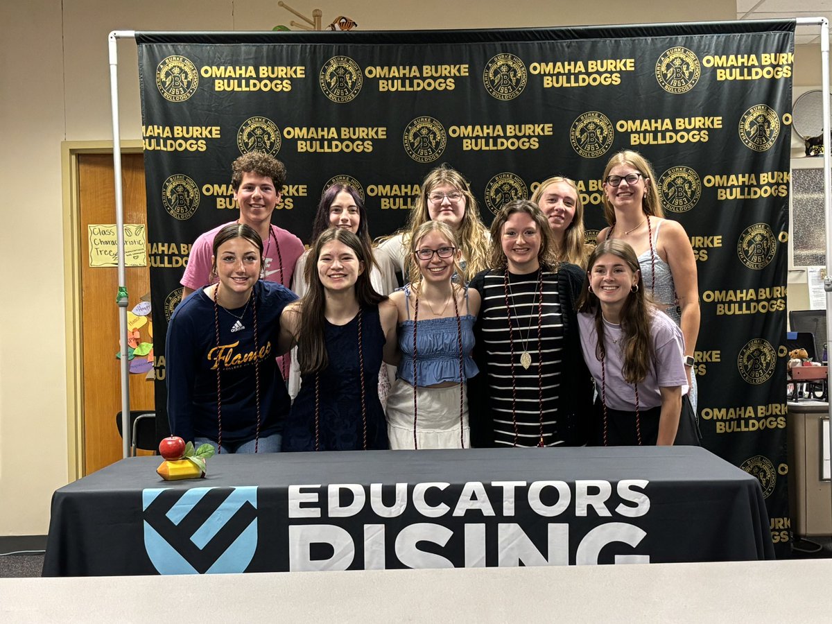 BHSedrising's tweet image. Congratulations to the class of 2025! From signing day to completing the pathway, and graduating, we wish you the best as you continue to do amazing things. 💛🖤🍎