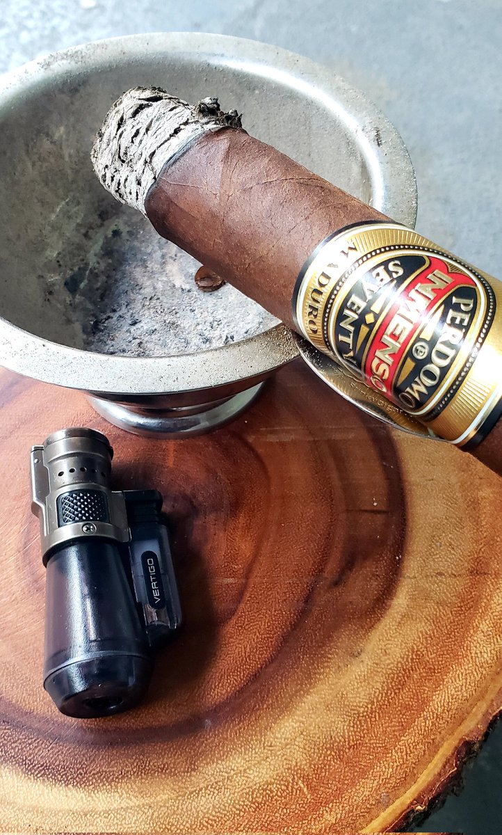eclecticwords's tweet photo. Pulled out one before I leave for the streets in #HoustonCigarWeek π¨ https://t.co/QuppDoJWH2