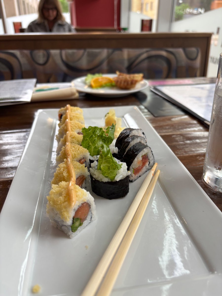 St. Paul has fallen… into my mouth (again)!! I don’t know the key to happiness but I can get you halfway, in pictures. At Sakura, downtown St. Paul’s international treasure…