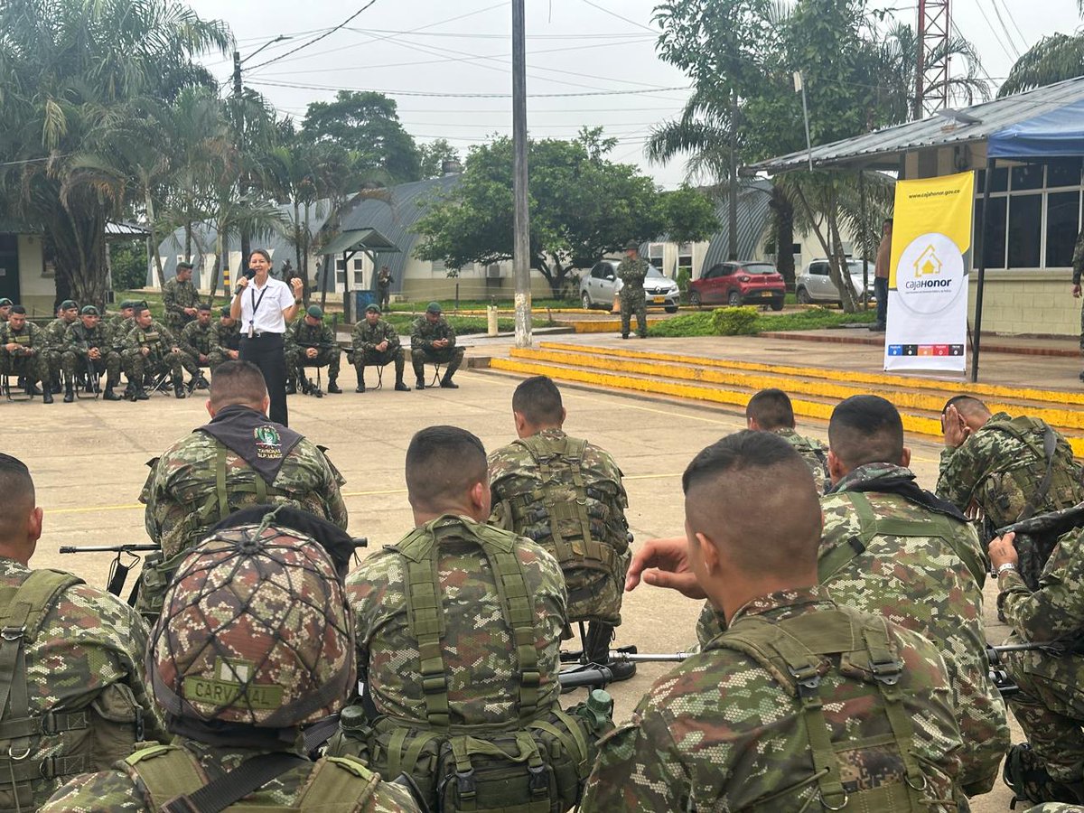 #BuenasNoticias💥✅Caja Honor brindó información general de los modelos de solución de vivienda a cerca de 400 uniformados en el BITER No. 12 del Fuerte Militar Larandia, Caquetá.

👉Adicionalmente, se atendieron y asesoraron a 148 afiliados sobre diferentes trámites y servicios.