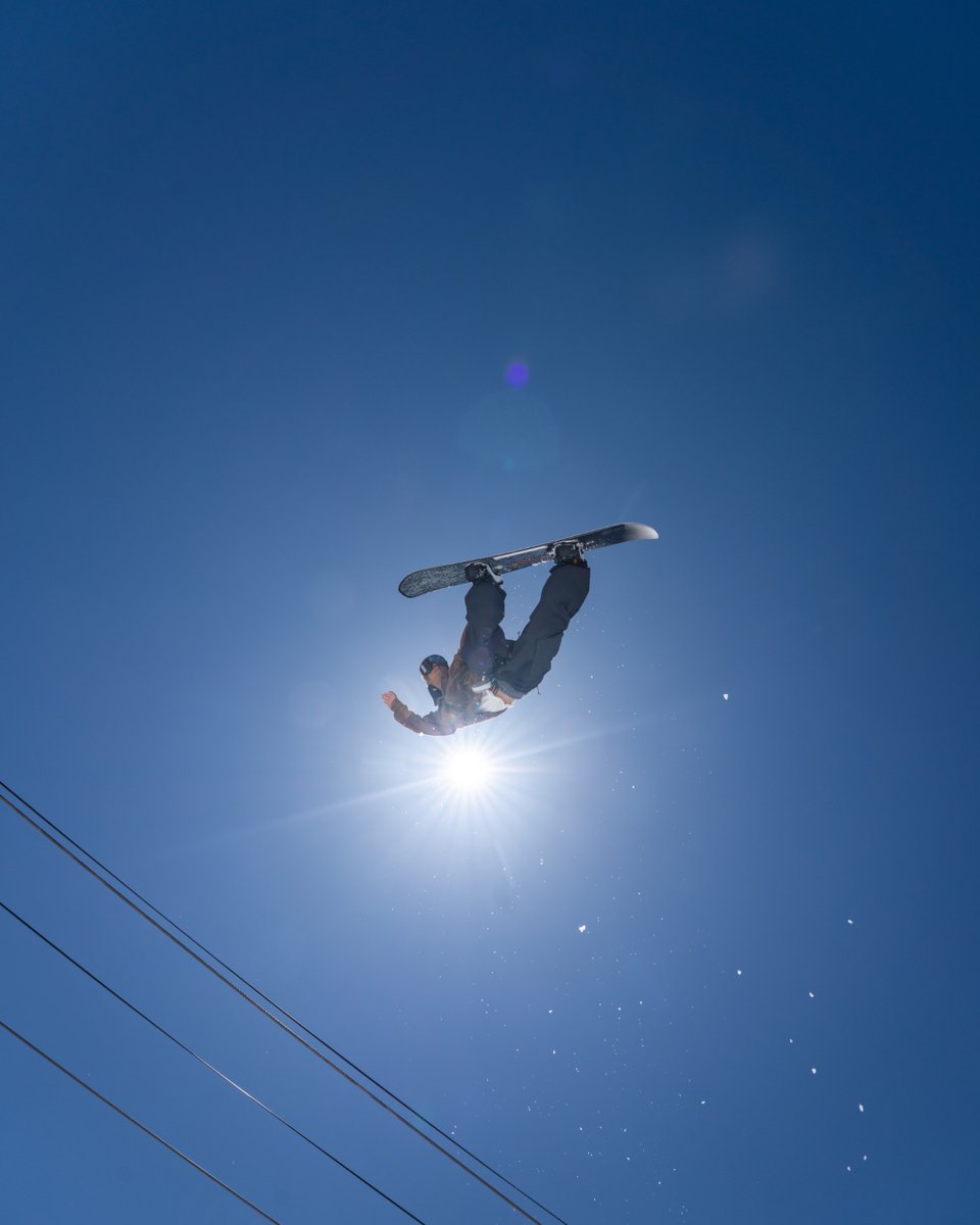 palisadestahoe's tweet photo. Slushy park vibes are still going strong as the season winds down at Palisades Tahoe. Don’t let your season end yet! Palisades Tahoe is open daily through 5/26.

Join us in the #SpringSkiingCapital :
https://t.co/XV5uiOXlEx https://t.co/enCNQyLaWQ
