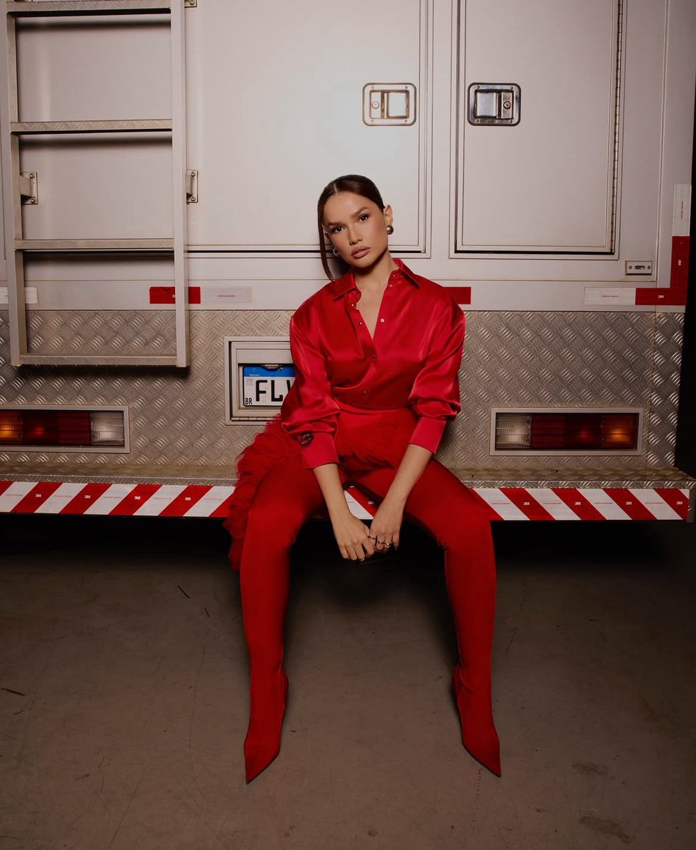 — Estamos no esquenta para a estreia de Juliette como apresentadora do Saia Justa.

Vamos de tag? 

Comentem muito usando JULIETTE NO SAIA JUSTA