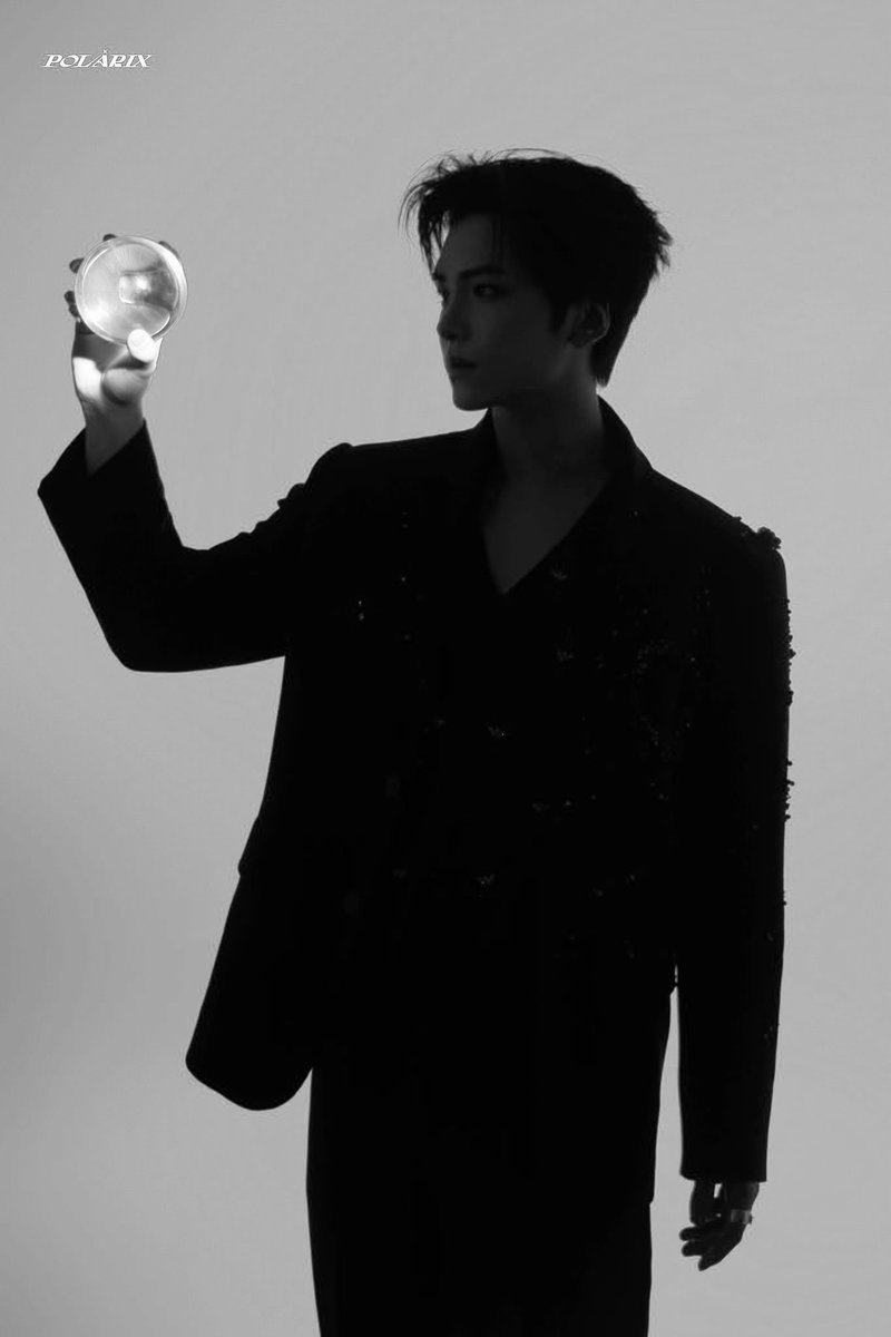 flarweries's tweet photo. I CAN SEE YOUR HANDSOME FACE ZIHENG!
POLARIX 1st EP “FREEFALL” OUT 2025.05.28! #POLARIX_DEBUT
#POLARIX1stEP #POLARIXisCOMING #POLARIX_FREEFALL #POLARIX_漫游棱镜 #FREEFALL #漫游棱镜 #POLARIX https://t.co/3XFYyRhwut
