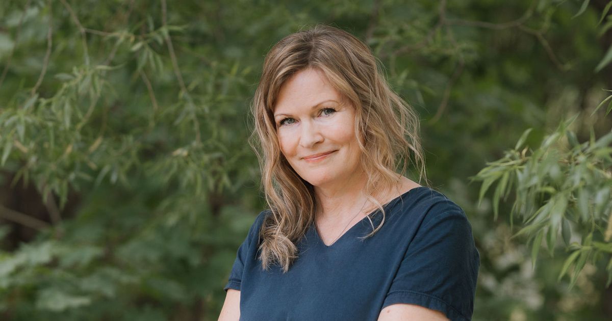 Kiltteys ei tarkoita miellyttämistä tai selkärangattomuutta. Se on rohkeutta toimia toisia arvostaen, vaikka se ei aina ole helppoa. Kiltti pitää kiinni oikeudenmukaisuudesta, ja altistaa itsensä muiden ihmetykselle ja vähättelylle.
#Kollega_fi #kiltteys
kollega.fi/2025/05/inhimi…