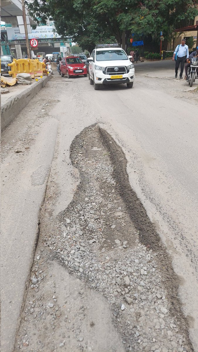 infrablr's tweet image. One more gem of Bbmp..
One foot deep n 5 feet long pothole on ORR service road near Devarabisanhalli flyover..
@blrcitytraffic @0RRCA
 @BBMPofficial