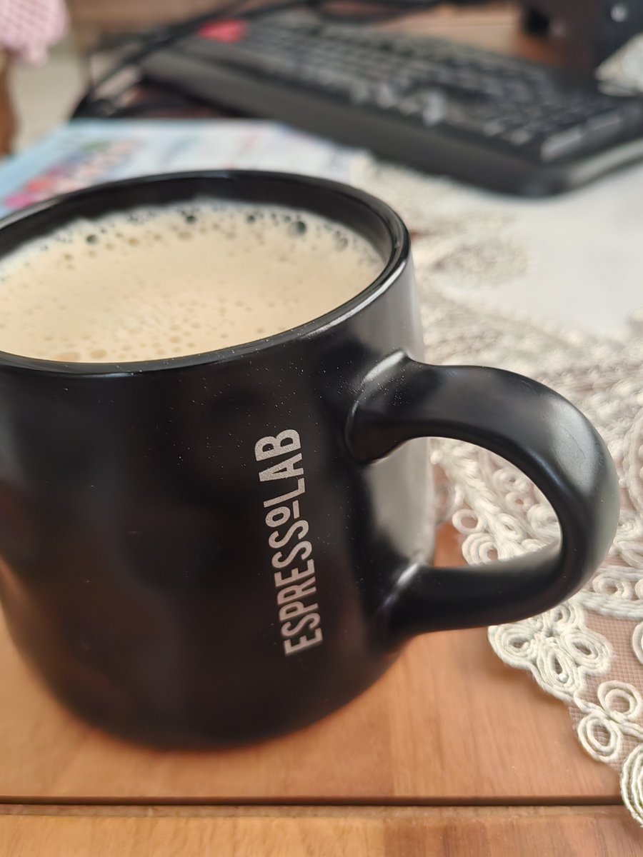 zelihasultan_11's tweet image. 🍂🍁🍂

ᘜմ̈ղҽ ճíɾ kαհѵҽ, ☕
վմ̈zմ̈ղҽ ճíɾ Եҽճҽssմ̈ო, 
ժílҽ ճíɾ ოҽɾհαճα̂ ճıɾαk.. ♥️

Ⓗⓐⓨıⓡⓛı ⓢⓐⓑⓐⓗⓛⓐⓡ 🌺✨

#espressolab 😉

🍂🍁🍂