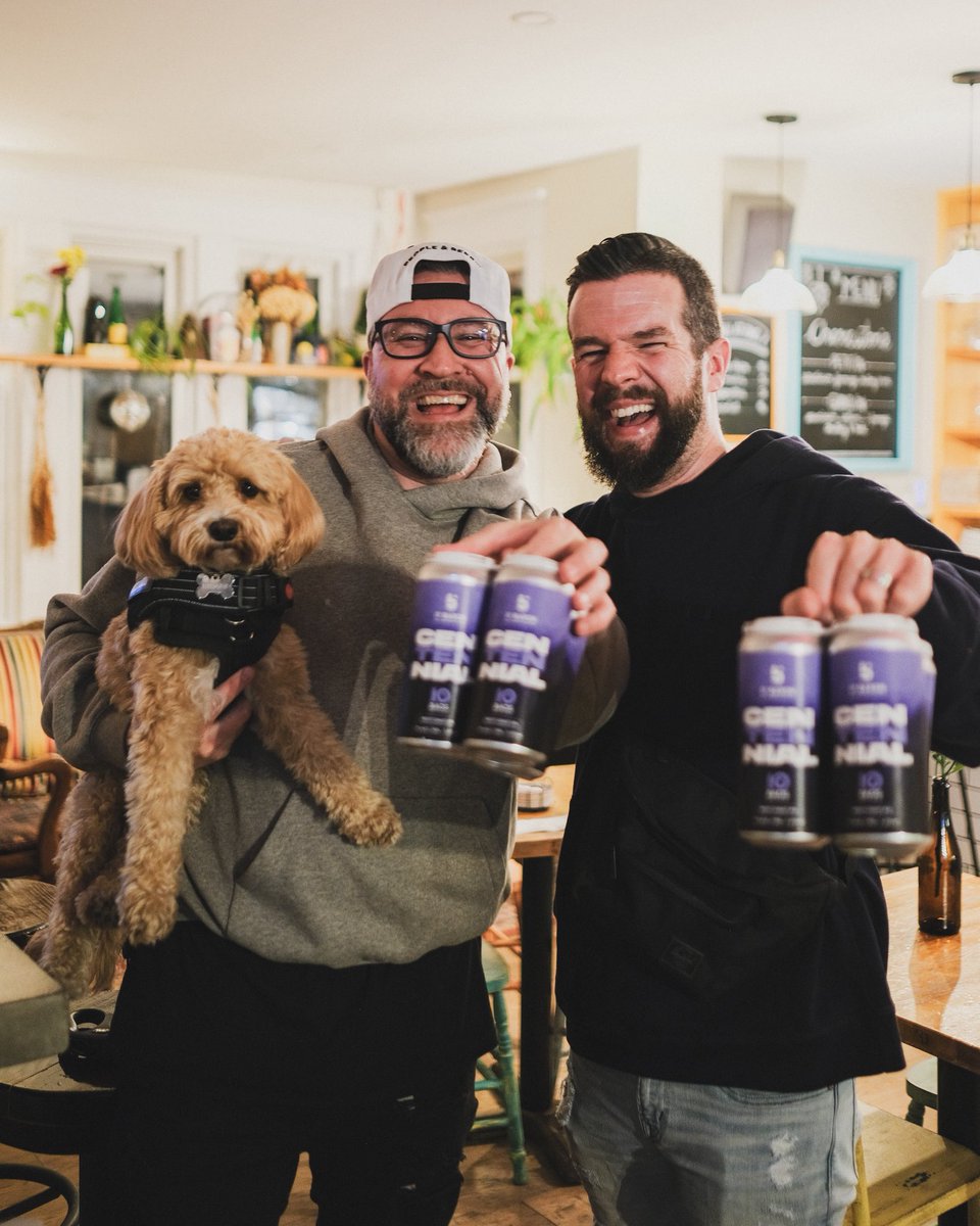 Last week we headed out to Québec and we hit Aylmer to see the homies at 5e Baron try our West Coast IPA collab, CenTENnial. 👐 It’s a 7% with all Centennial hops, an ode to one of the best 🌲

GET IT IN YA!™ SpecTAPular on May 31st - getitinyafest.com

📸: <a href="/lxhcreative/">LiquidxHappiness 🍷</a>