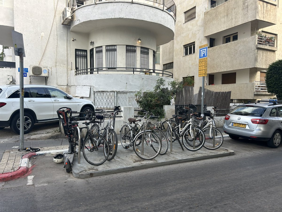 הפקיעו מקום חניה אחד לרכב, מצאו מקומות חניה ל-12 אנשים. אחלה <a href="/TelAvivYafo/">עיריית תל-אביב-יפו</a>