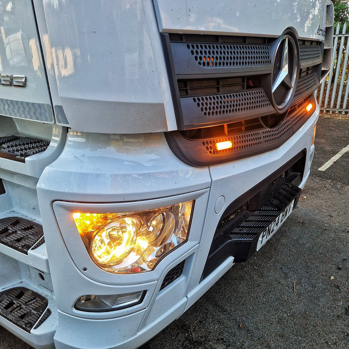 Wake up ✅️ (good start)
Pint of water ✅️
Stretches ✅️
Scrambled egg ✅️
Coffee✅️
Vehicle checks✅️
Sunshine ☀️✅️
Let's go find us some cars to load, Taunton bound for 6 cars 🤙🤙