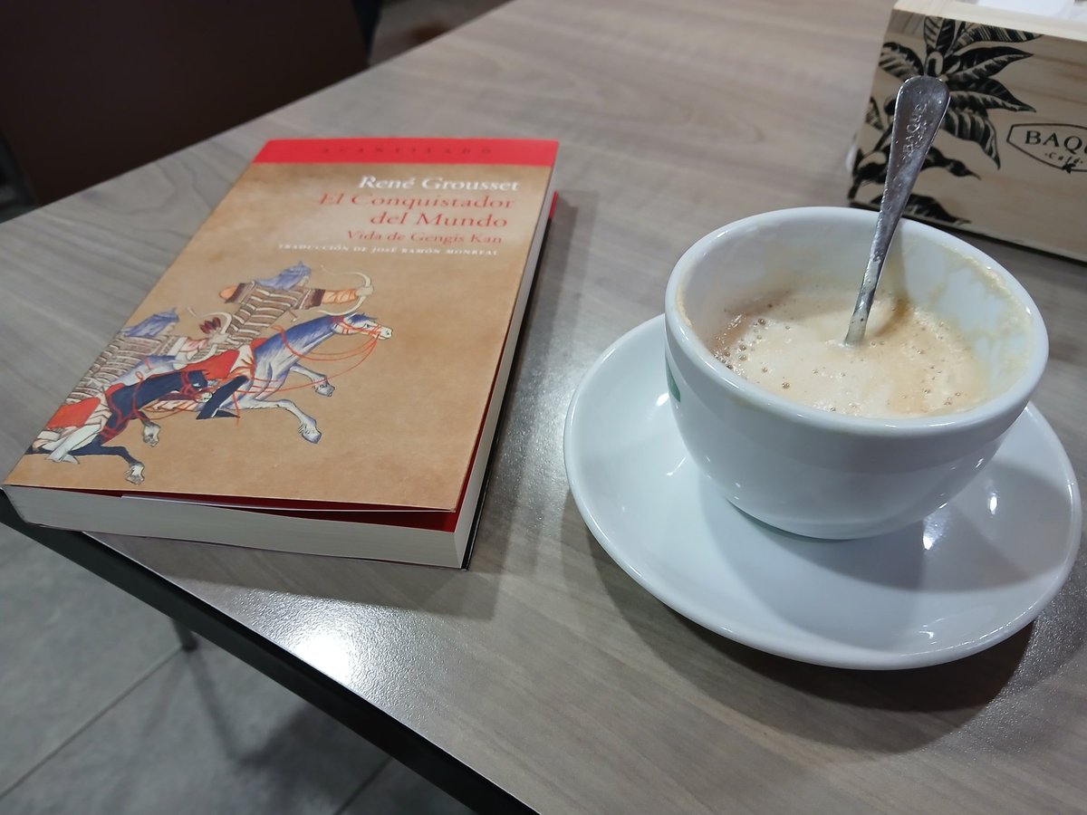 Egun on, bore da.
Kafea eta liburua, lanari aurre egiteko.