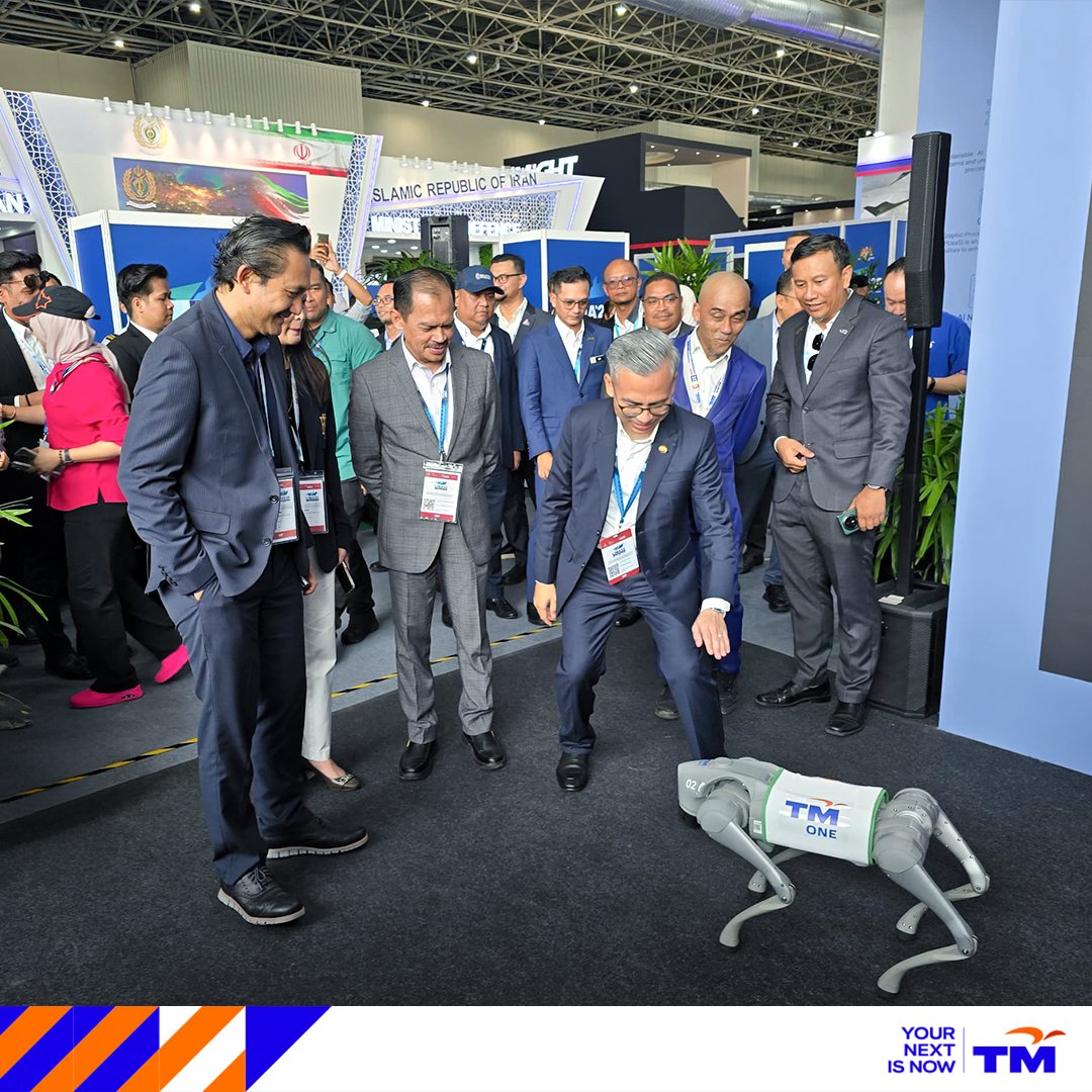 myTMgroup's tweet photo. (1/6)
LIMA 2025 served as a meaningful platform for TM to demonstrate how digital innovation is supporting Malaysia’s safety and preparedness in critical sectors such as national defence, public safety, and -
#TM #TMOne #YourNextIsNow #LIMA2025 #TMOneSolutions #NGMERS999 https://t.co/noGEZQODfW