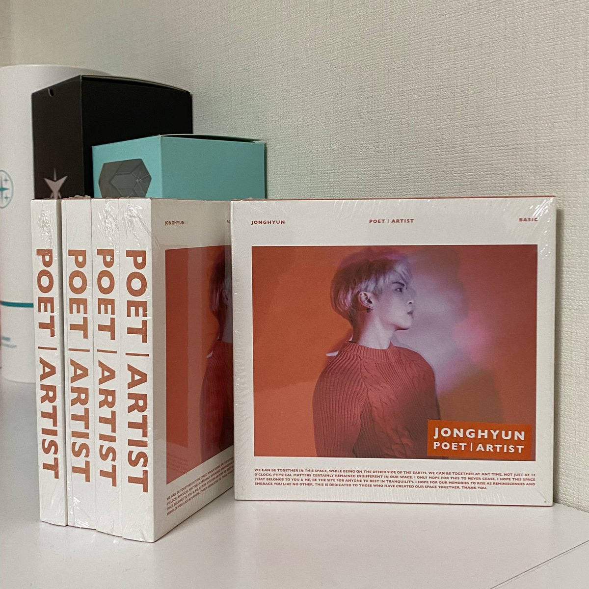 🩵종현 POET l ARTIST 미공개 앨범 나눔 🩵

샤이니 Poet l artist 발매, 17주년 기념으로 종현 POET l ARTIST 미공개 앨범 5장 나눔합니다! 

종현이를 아끼고, 정말 되팔지 않을 분이 가져가셨으면 좋겠는 마음이에요. 앨범은 콘서트에서 나눠드릴 예정입니다.

✨ RT - 22일 23시 전 발표