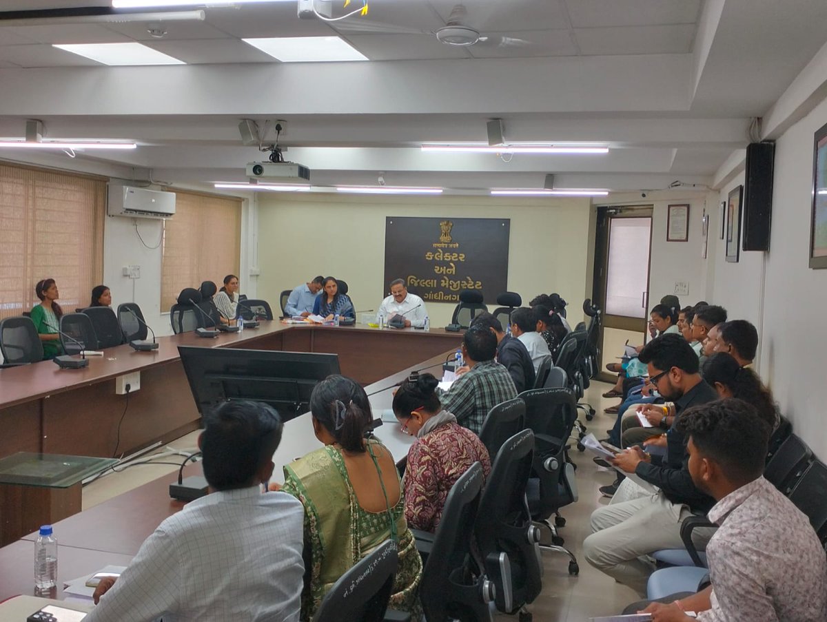 માન. કલેકટરશ્રી,ગાંધીનગરની અધ્યક્ષતામાં તા.૧૭/૦૫/૨૦૨૫ના રોજ જિલ્લા નાગરિક પુરવઠા અને ગ્રાહક સુરક્ષા સલાહકાર સમિતિ તથા જિલ્લા તકેદારી સમિતિની બેઠક યોજવામાં આવી. બેઠક દરમિયાન પુરવઠા વિષયક કામગીરી તથા e-KYC ની કામગીરી અંગે રિવ્યુ કરવામાં આવ્યો.<a href="/CollectorGnr/">Collector & District Magistrate, Gandhinagar</a> <a href="/CMOGuj/">CMO Gujarat</a> <a href="/InfoGujarat/">Gujarat Information</a>