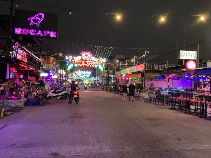thai_queens's tweet photo. 🚨 Like &amp; RT &amp; FLW 😈

🖤 Papa don’t preach ……….. 💦

©️ IG: thai.queens®️

#pattayacity #treetown #escape #pattaya #pattayanightlife https://t.co/nm0W0uy6YS