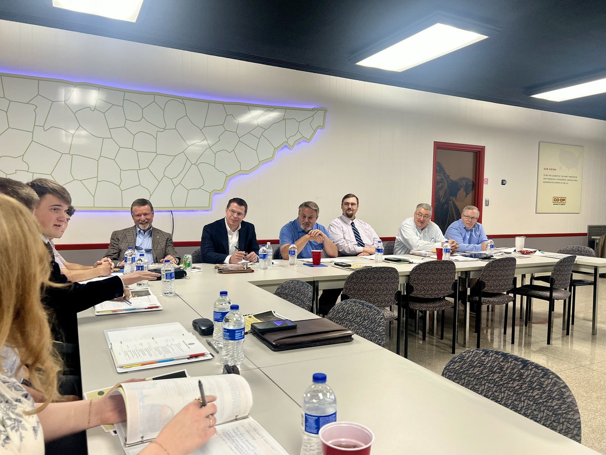 TNFFAFoundation's tweet image. “Volunteers don’t do what they do because they have the time. They do it because they have the heart.” -Adam Tipton 

Our board of directors gathered for a productive meeting, united by a shared passion for supporting the future of FFA in TN! Thank you to @TNFarmers  for hosting!