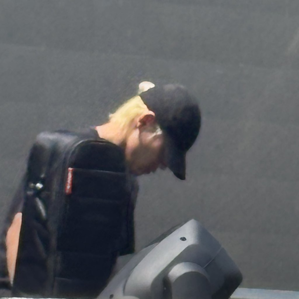 꽁지를 묶는 충격적인 선택(커엽기를선택)을 하신줄알앗어
근대 그냥 삐져나온거엿어 ㅜㅜ