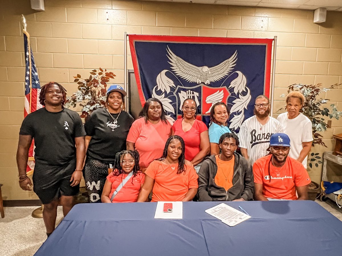 Congratulation to our Senior Pg Jaylin Harper for signing with Brewton-Parker College  !!!!